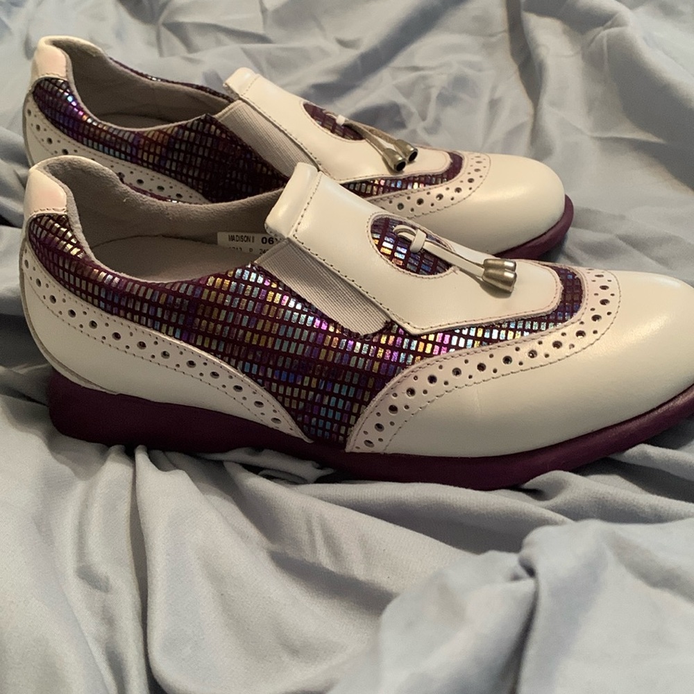 Golf shoes. Ladies Sand Baggers. Size 6.5. Worn once.